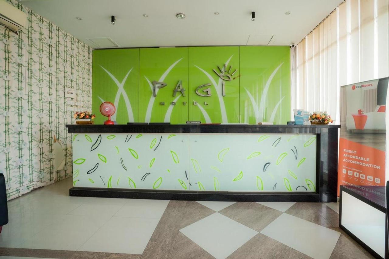 Hotel Reddoorz Near Pantai Pede à Labuan Bajo Extérieur photo