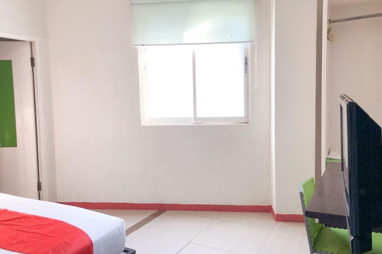 Hotel Reddoorz Near Pantai Pede à Labuan Bajo Extérieur photo